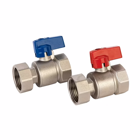 Accessori per collettori e valvole a sfera con giunto ad angolo per riscaldamento a pavimento